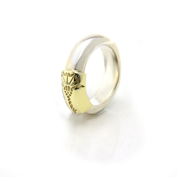 Joop! Ring mit stilisiertem Kornblumen-Logo JP04678